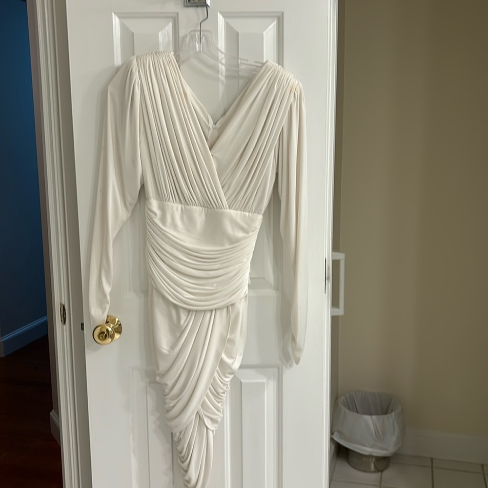 White long sleeve fitted cocktail dress